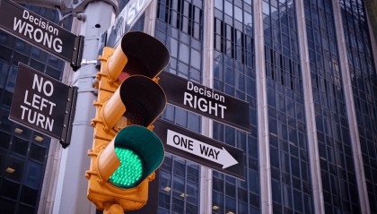 “黑天鹅”掀风云变，全球资产怎么走？