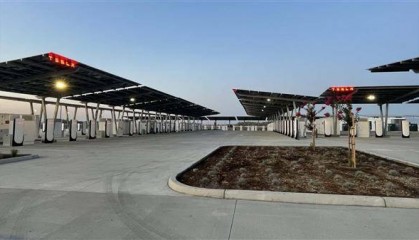 特斯拉全球最大超充站落地加州：不接入美国电网