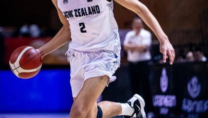 U16男篮亚洲杯：苏拉绝杀新西兰拒日本18分逆转 1.63米越圭司24+3