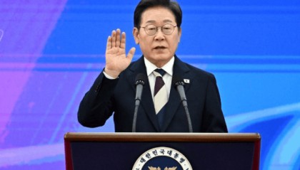 要么出手对付中国，要么放弃领土，李在明登机返回韩国，临走前送中方15个字！