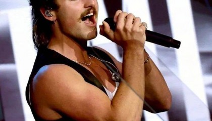 Benson Boone正在考虑从音乐界退休，转而投身体操事业