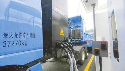 全球首个百兆瓦级重卡超级充电站在川投运