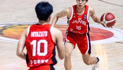 U16男篮亚洲杯：苏拉绝杀新西兰拒日本18分逆转1.63米越圭司243