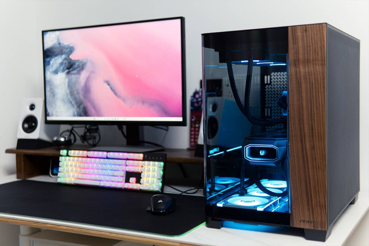 大视野海景房，安钛克C8 Curve Wood+索泰GeForce RTX 5070 Ti AMP EXTREME INFINITY装机