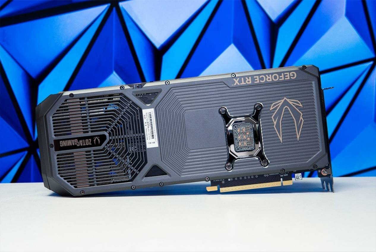 大视野海景房，安钛克C8 Curve Wood+索泰GeForce RTX 5070 Ti AMP EXTREME INFINITY装机