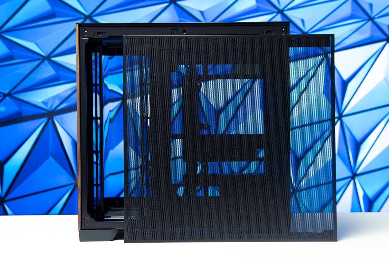 大视野海景房，安钛克C8 Curve Wood+索泰GeForce RTX 5070 Ti AMP EXTREME INFINITY装机