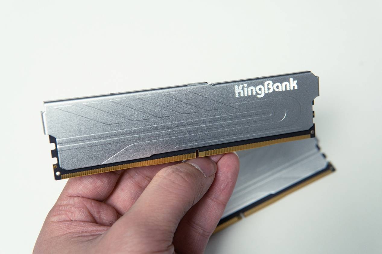 大视野海景房，安钛克C8 Curve Wood+索泰GeForce RTX 5070 Ti AMP EXTREME INFINITY装机