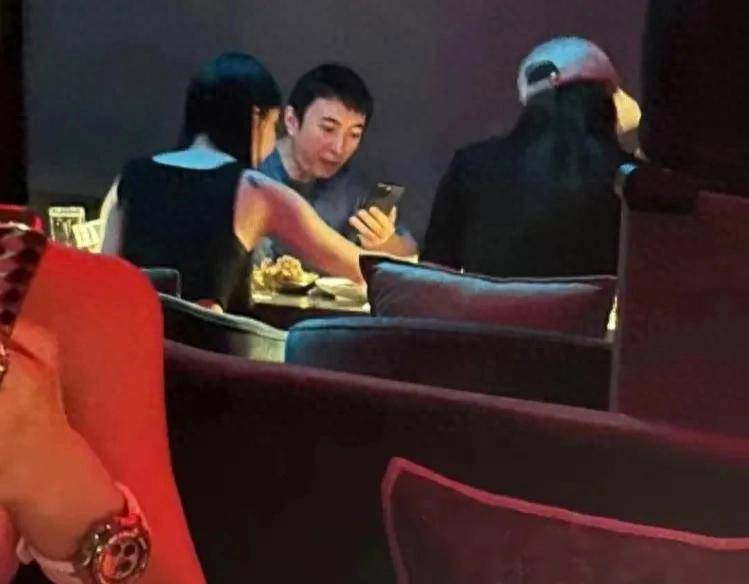 王思聪豪掷十万，畅享美食盛宴，撩妹大放送！独家揭秘！