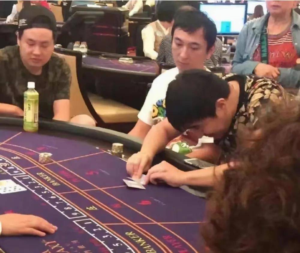王思聪豪掷十万，畅享美食盛宴，撩妹大放送！独家揭秘！