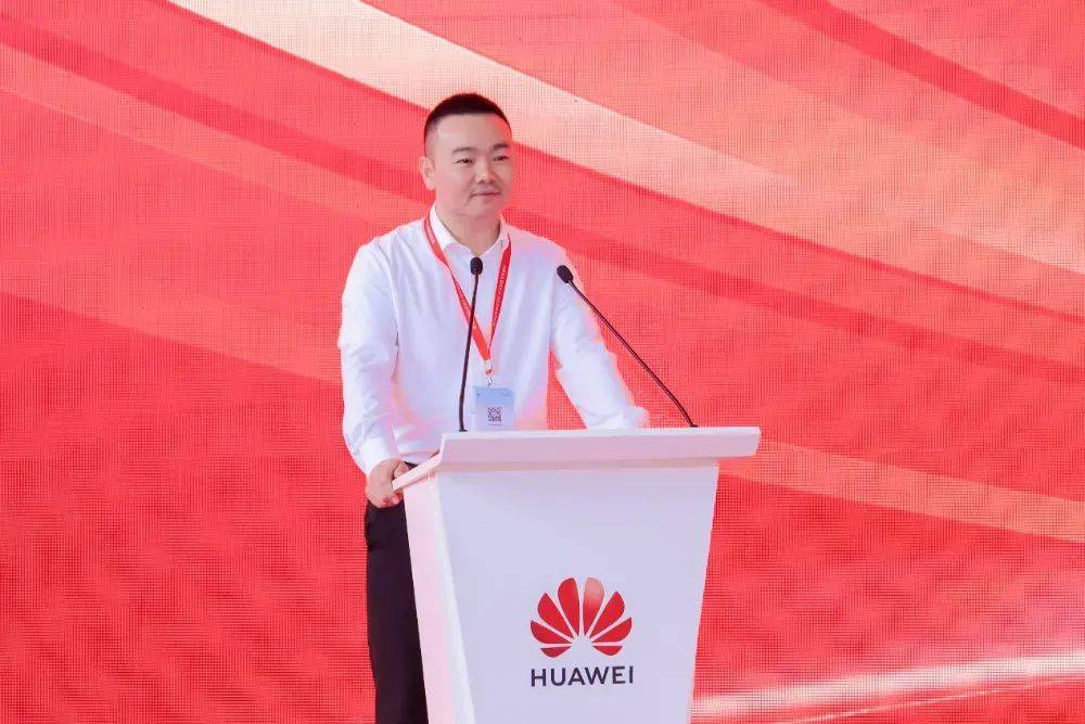 华为兆瓦超充打造全球首个百兆瓦级重卡超充站,重卡进入全面电动化