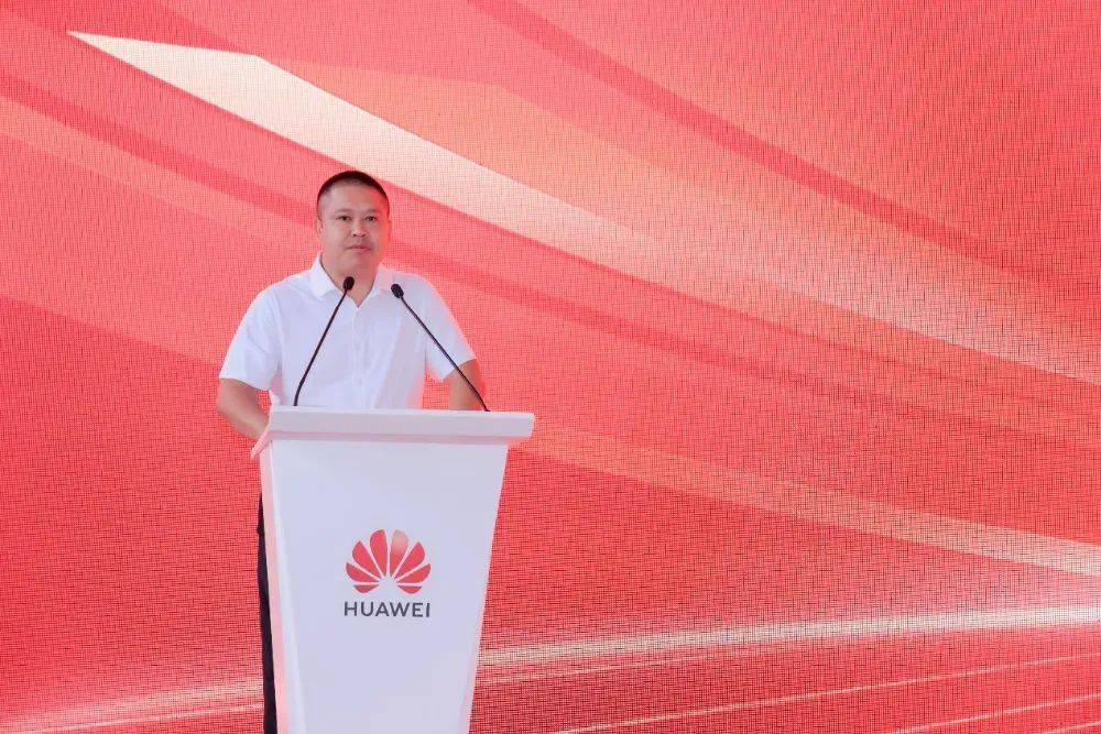 华为兆瓦超充打造全球首个百兆瓦级重卡超充站,重卡进入全面电动化