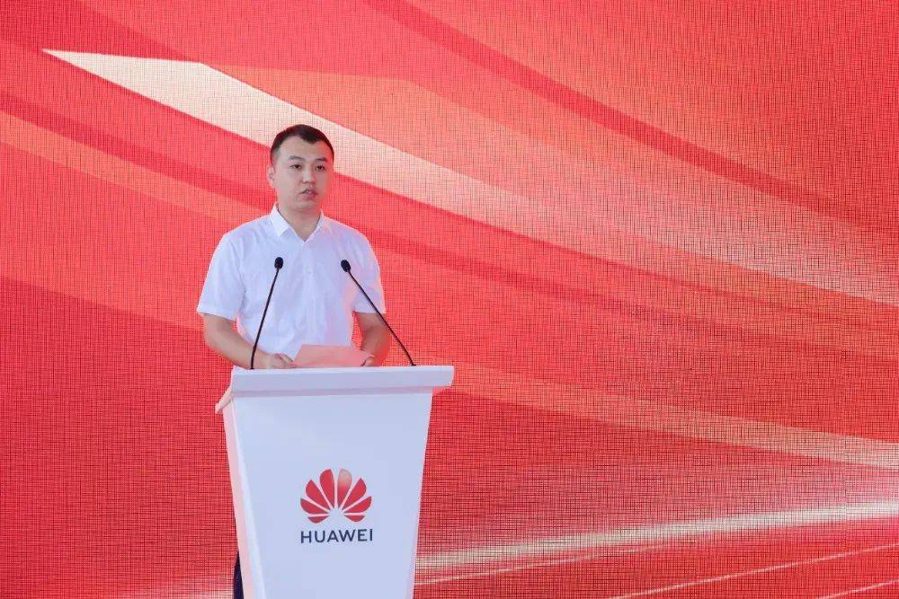 华为兆瓦超充打造全球首个百兆瓦级重卡超充站,重卡进入全面电动化