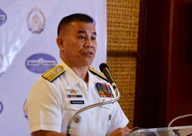 看见中国拖船到场,菲律宾又划新红线,不许中方登上“坐滩”军舰