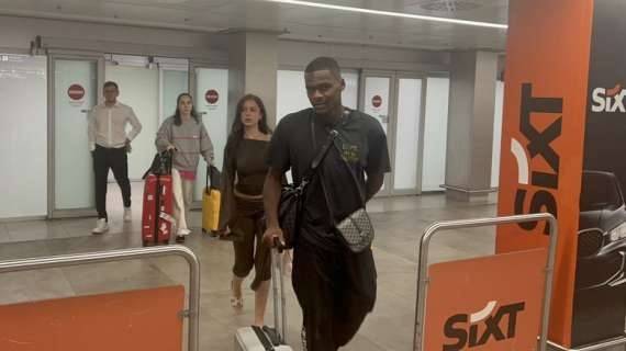 2600万欧新援!帕尔马前锋邦尼抵达米兰机场,今天将接受国米体检