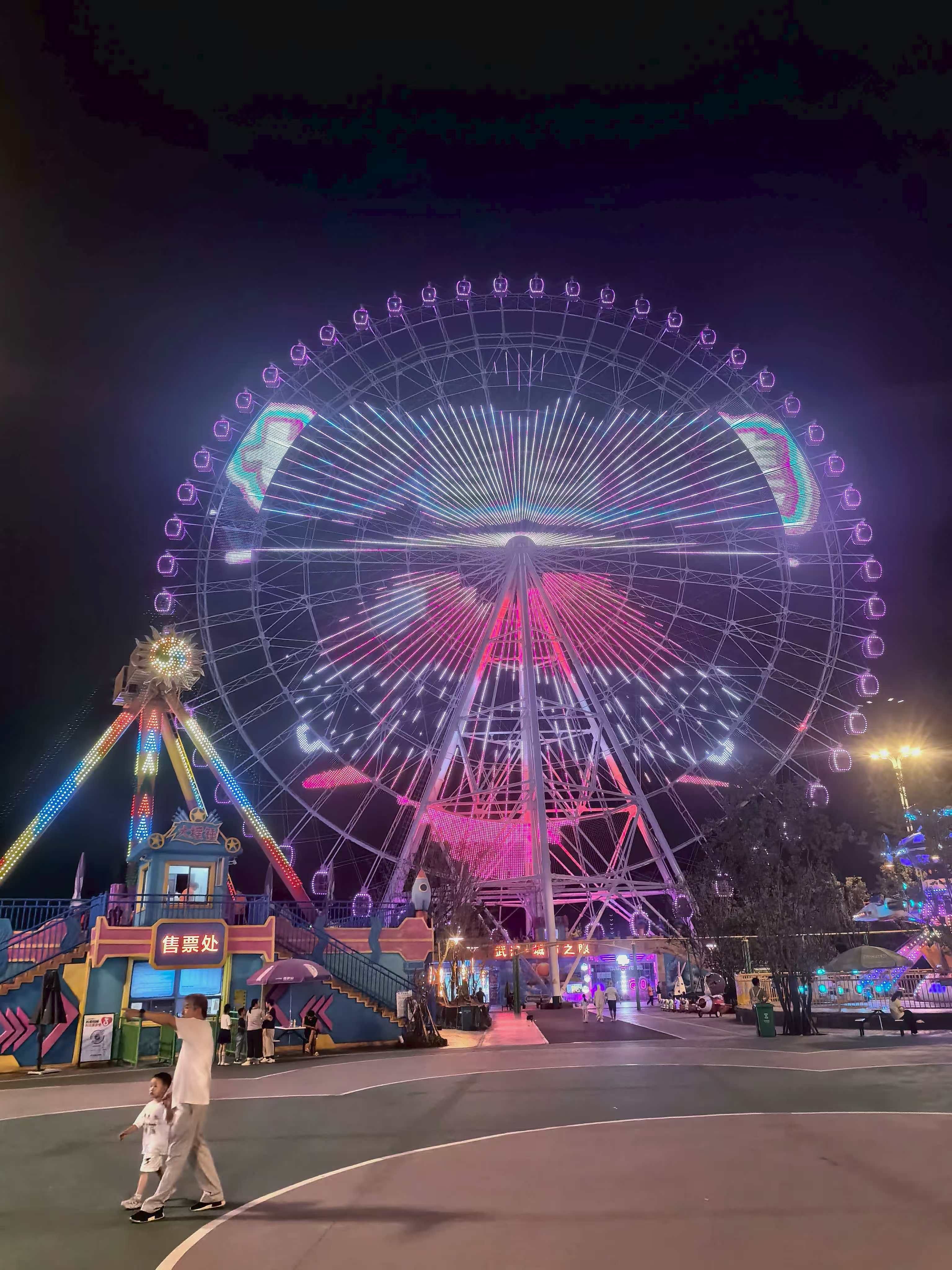 从“夜市”到“夜城”,武汉点燃中部夜经济新引擎