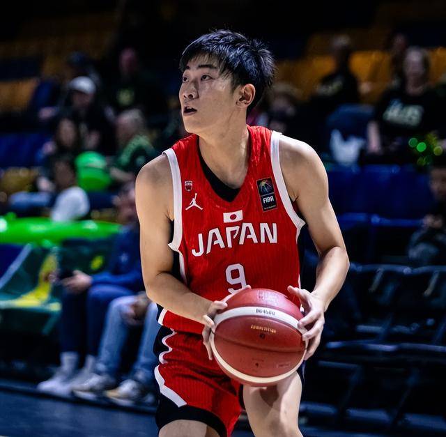 U16男篮亚洲杯:苏拉绝杀新西兰拒日本18分逆转 1.63米越圭司24+3