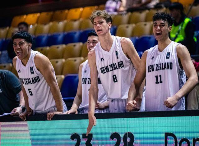 U16男篮亚洲杯:苏拉绝杀新西兰拒日本18分逆转 1.63米越圭司24+3