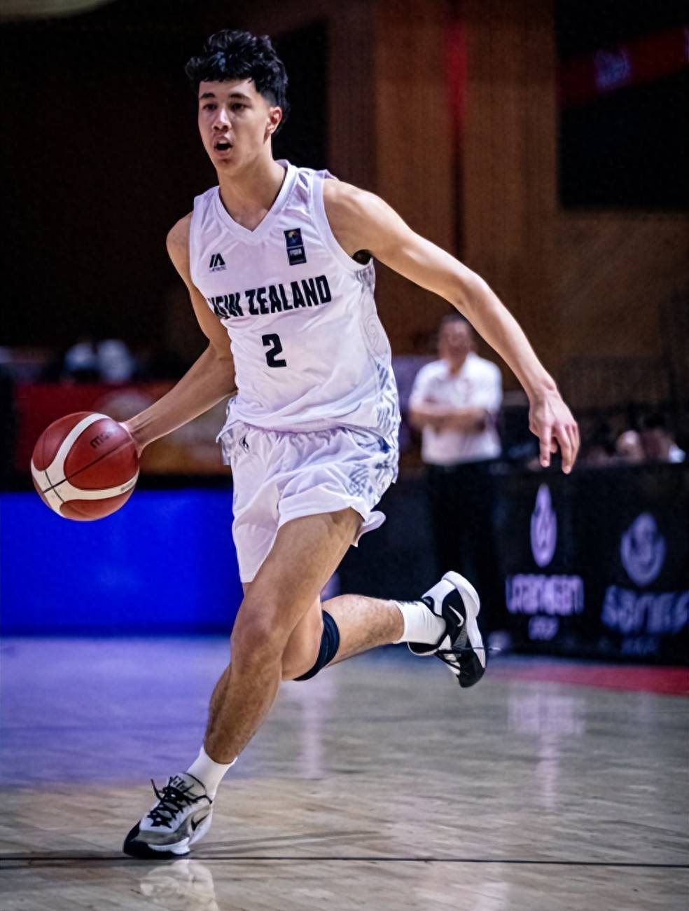 U16男篮亚洲杯：苏拉绝杀新西兰拒日本18分逆转1.63米越圭司24+3