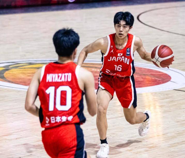 U16男篮亚洲杯：苏拉绝杀新西兰拒日本18分逆转1.63米越圭司24+3