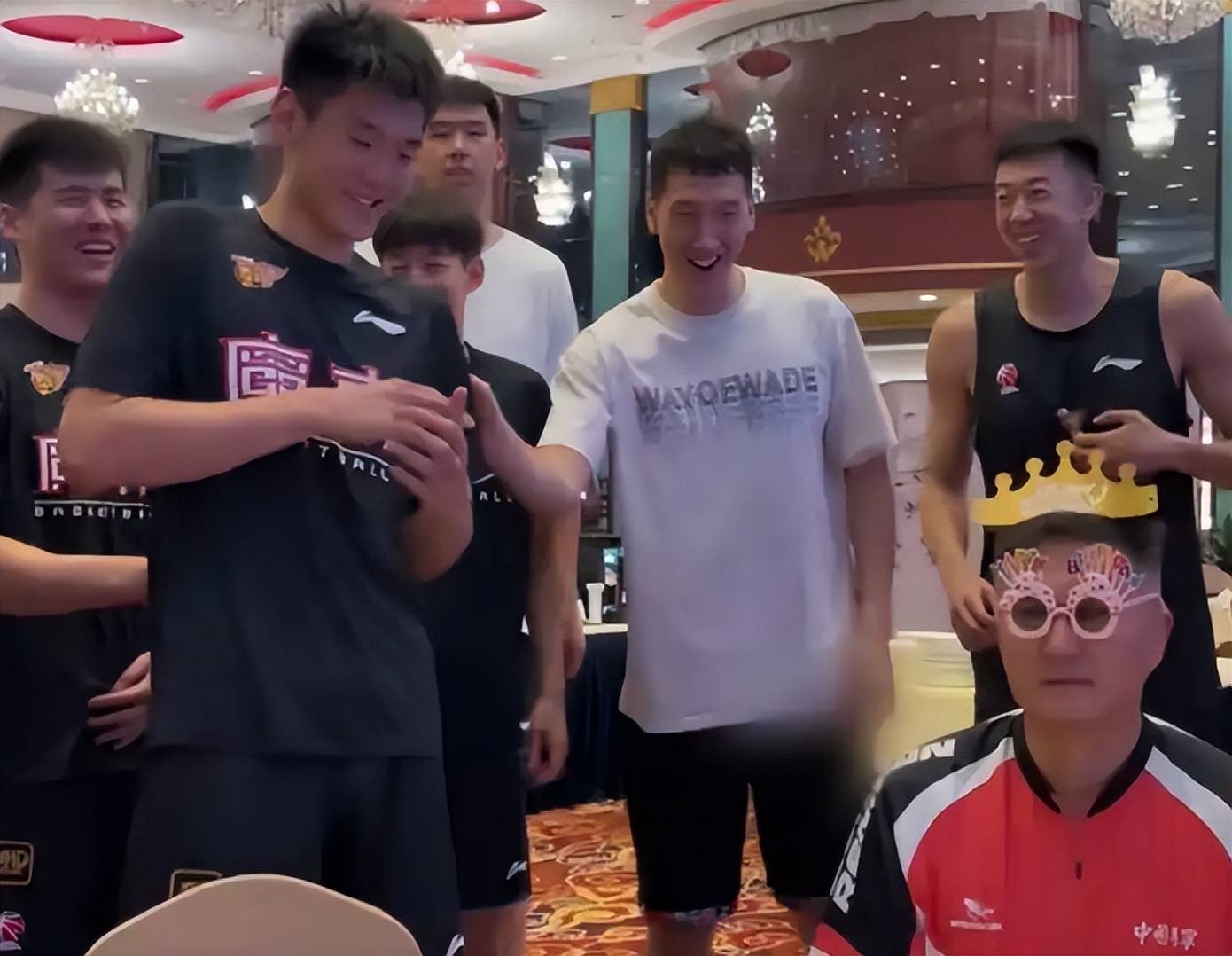 广东2米26中锋给杜锋庆生,U21山东辽宁爆发冲突,福建选秀捡到宝