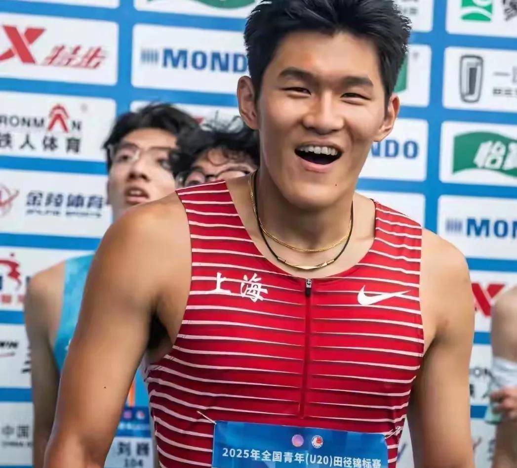 吴淮楚掷78.08米,刷新U18今年全球最佳,成严子怡师弟