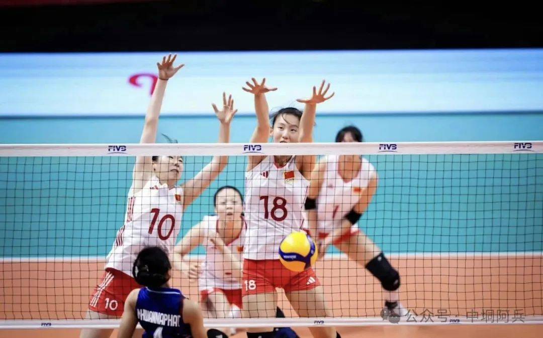 中国u21女排3:0横扫泰国晋级八强,拦网碾压对手,二传朱航霆5拦,李晨暄15分最场最高,越南女排偷鸡不成蚀把米,资格被取消