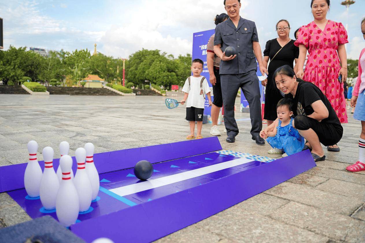 茶咖香里话网安 “云岭网安大篷车”场景化宣讲激活芒市烟火气