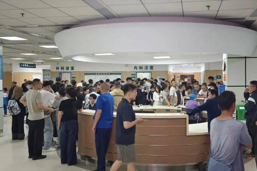 一场雷暴,400多人挤爆医院急诊科!雷雨天后要关窗