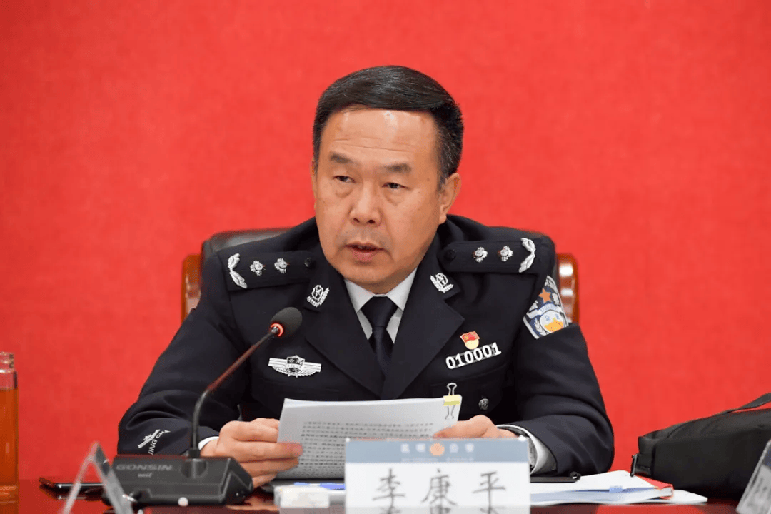 李康平：坚决拥护和服从组织决定