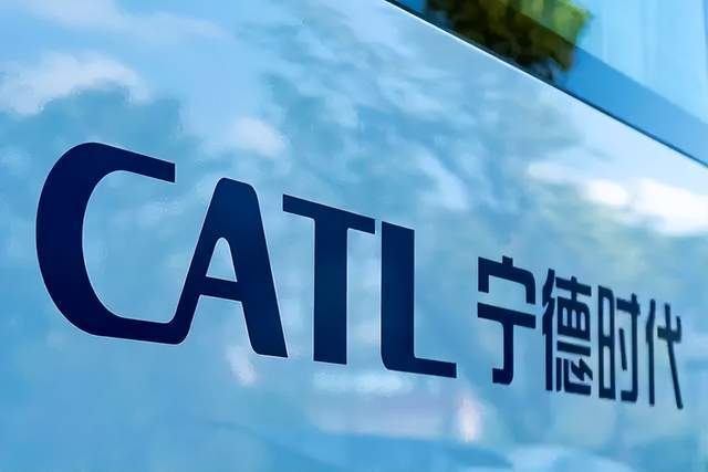 击溃日韩垄断，每天净赚1.7亿元：他靠三次豪赌，卡住全球车企的脖子