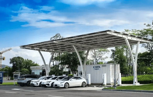 击溃日韩垄断，每天净赚1.7亿元：他靠三次豪赌，卡住全球车企的脖子