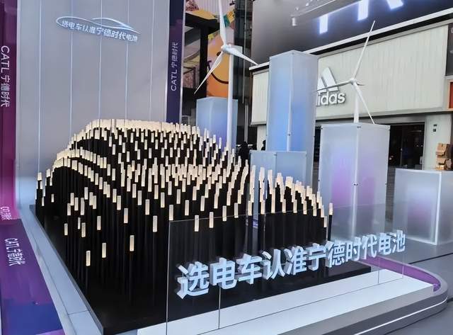 击溃日韩垄断，每天净赚1.7亿元：他靠三次豪赌，卡住全球车企的脖子