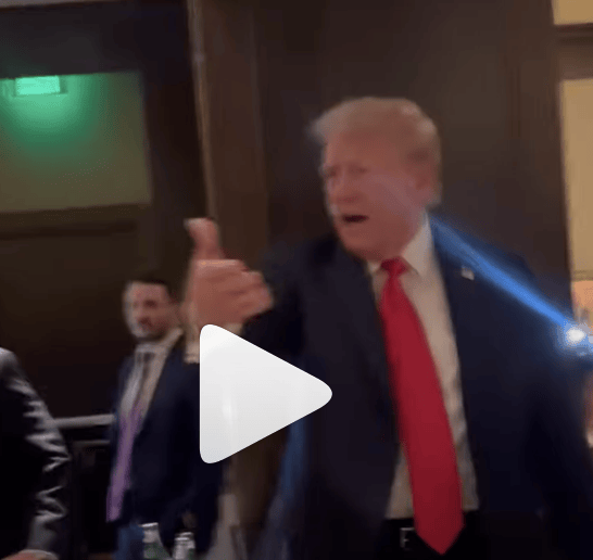 任内首次!特朗普在华盛顿外出就餐以示治安转好,部分不满者给餐厅一星差评