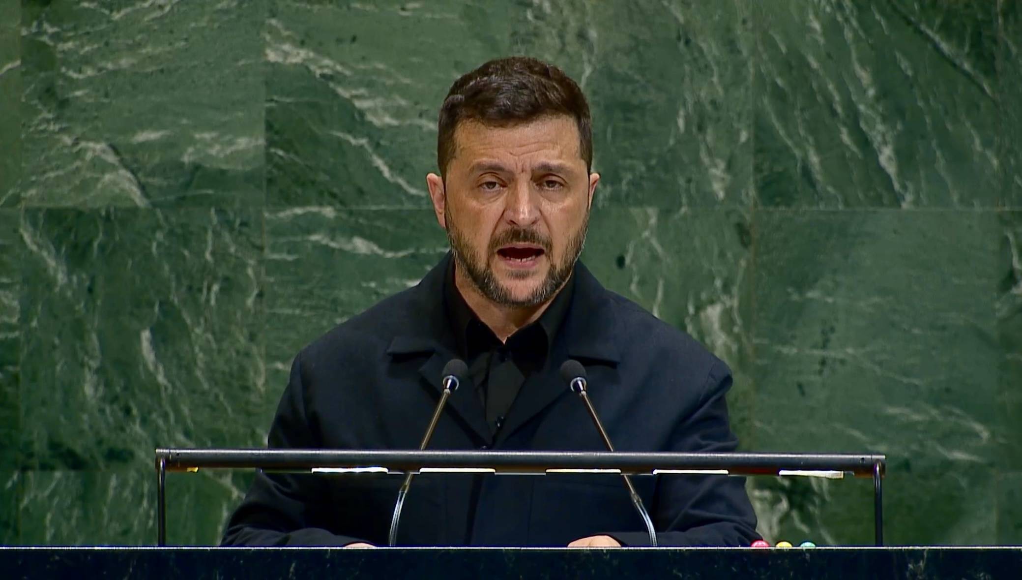 泽连斯基:乌克兰决定开放武器出口