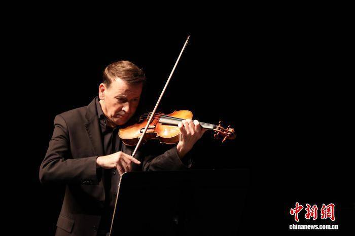 青海西宁：BBC“英伦之声”二重奏音乐会上演