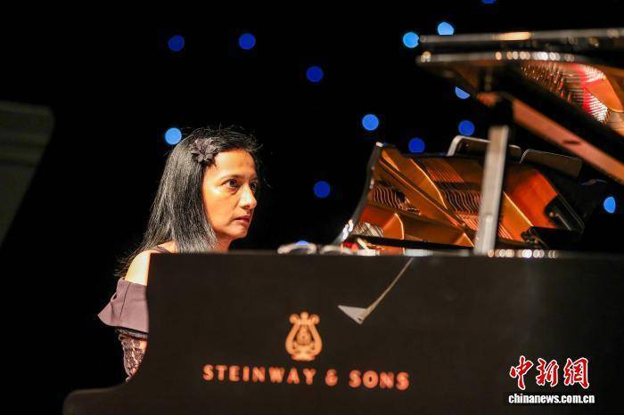 青海西宁：BBC“英伦之声”二重奏音乐会上演