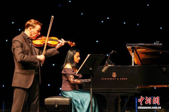 青海西宁：BBC“英伦之声”二重奏音乐会上演