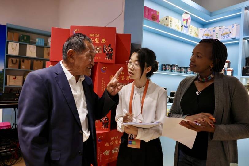 临沧坚果:产业富农生动案例吸引外媒关注